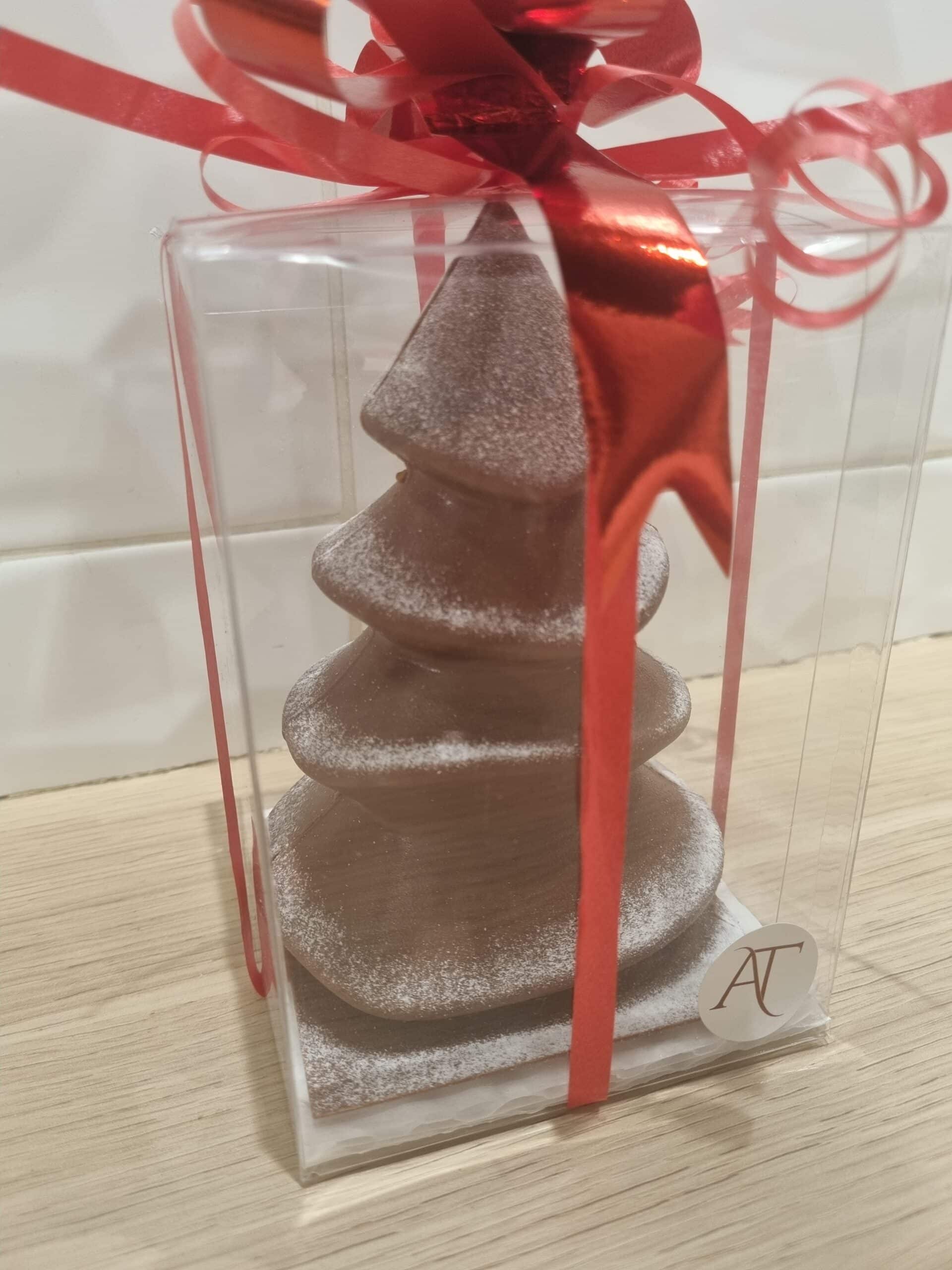 Sapin au chocolat au lait et à la nougatine