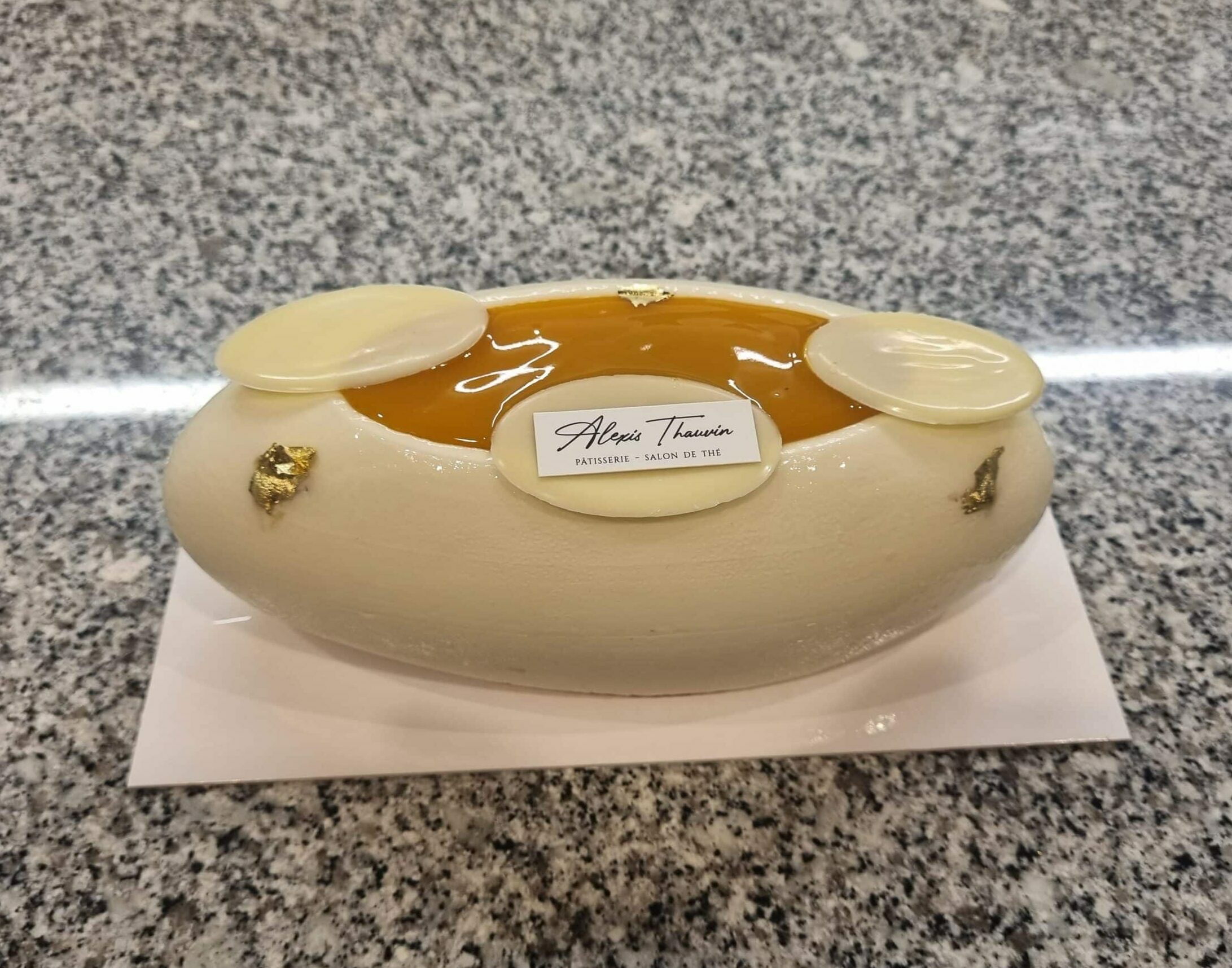 Bûche Mangue et Citron vert (taille unique 6 pers.)